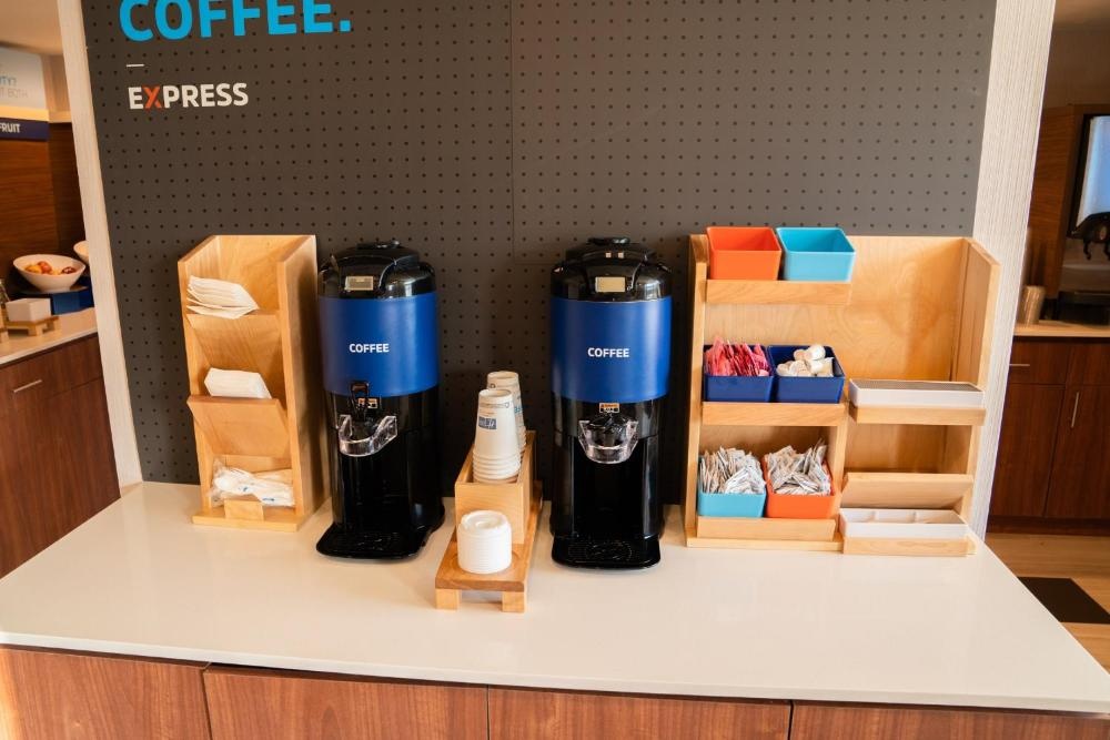 Holiday Inn Express Maspeth Hotel